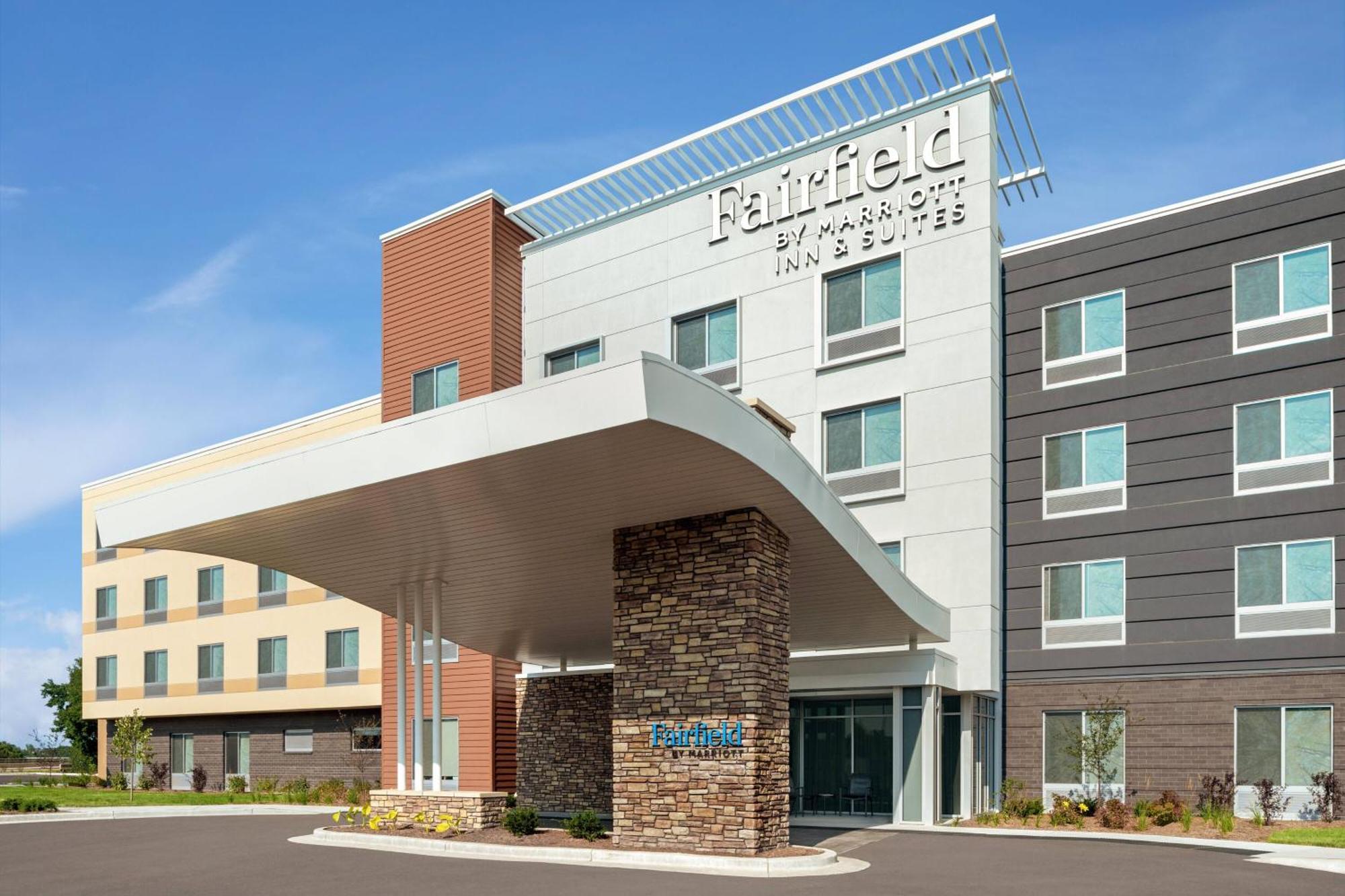 Fairfield Inn & Suites By Marriott Milwaukee West West Milwaukee Exterior photo